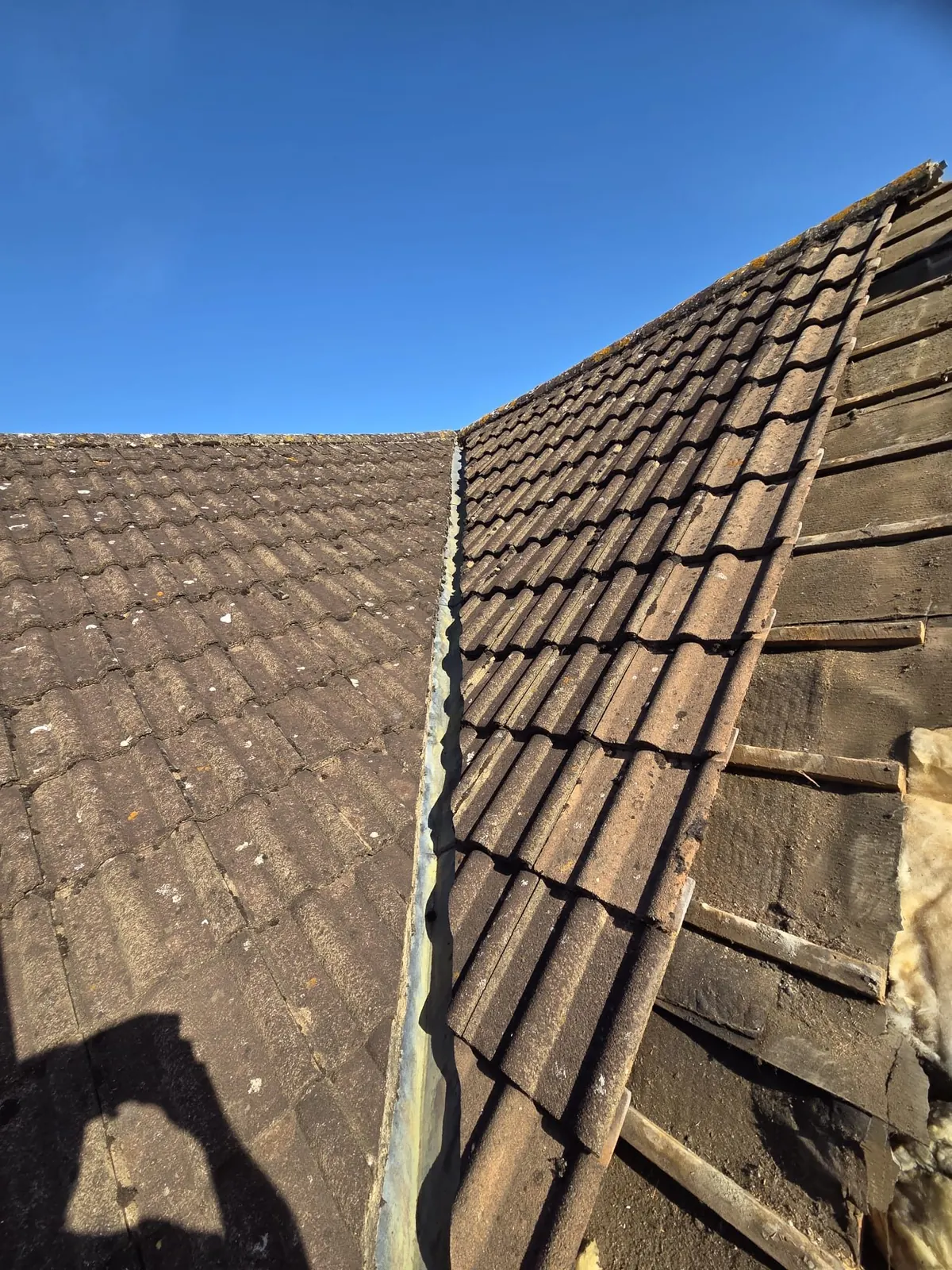 Roof valley repair on an older tiled roof in Bracknell