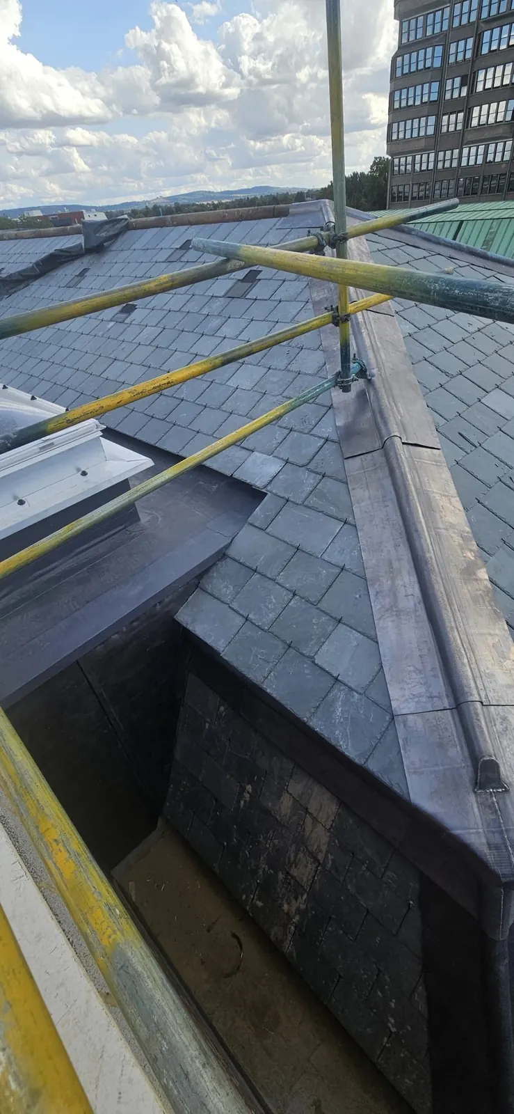 Lead hip roll on a slate roof in Bracknell
